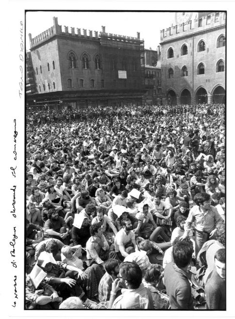 Tano D'Amico, La piazza di Bologna durante il convegno 09-23-77